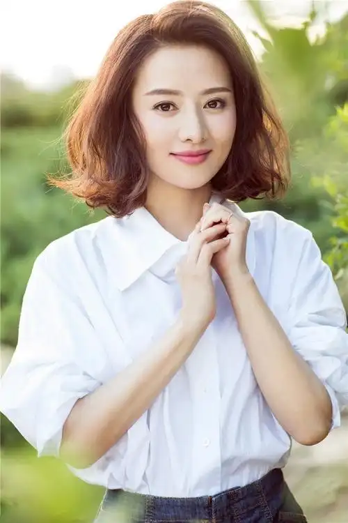 湖南长沙女演员王靖云优雅靓丽时尚迷人