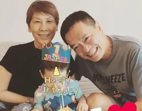 图应采儿妈妈照片曝光应采儿夫妻结婚五年仍似热恋羡煞网友