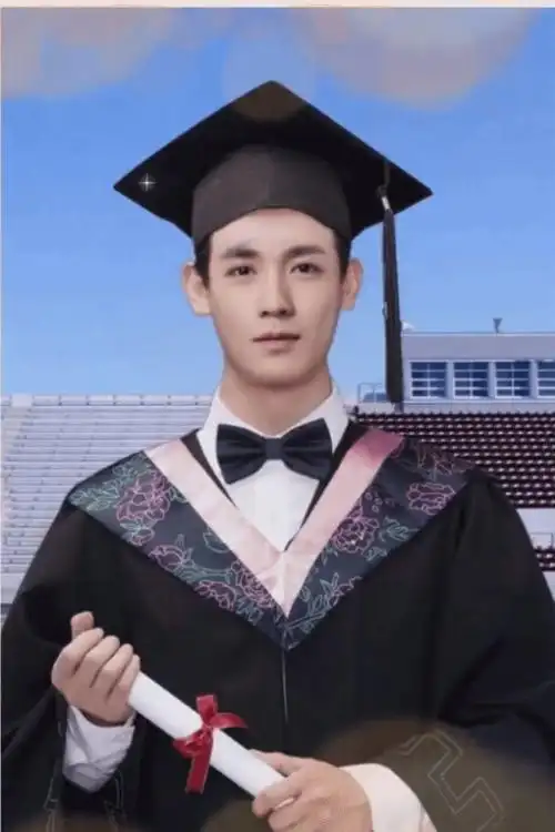 毕业照#著名演员朱一龙动感毕业照,像吗?