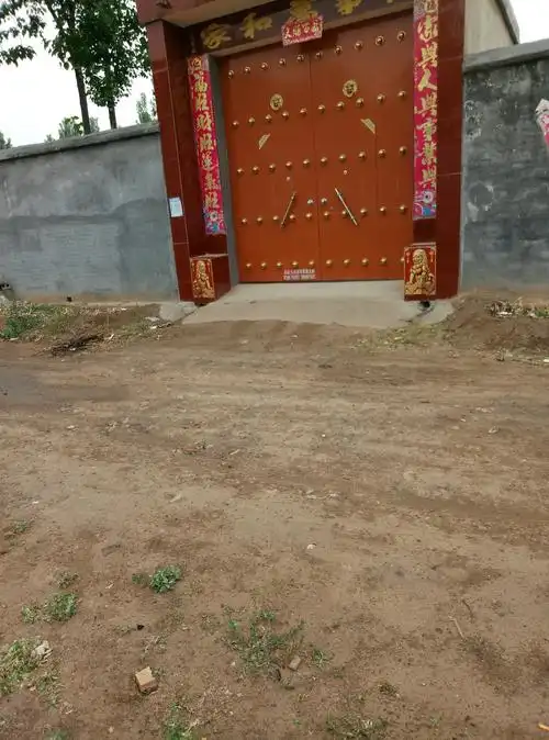 我们家门口小小的一段路没人来修