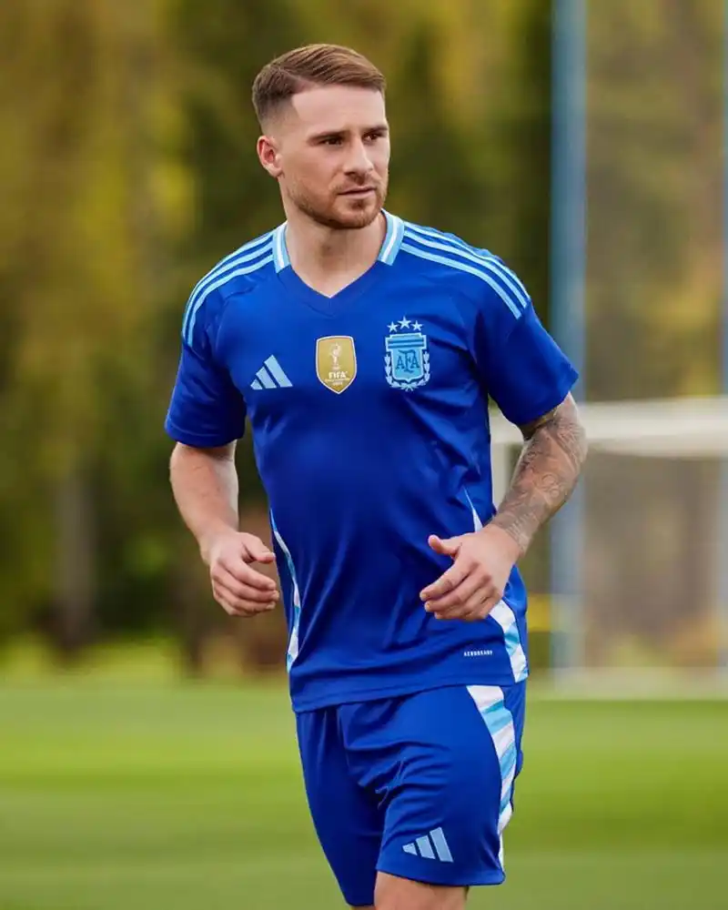 阿根廷美洲杯主客场球衣正式发布! 好看吗?买!