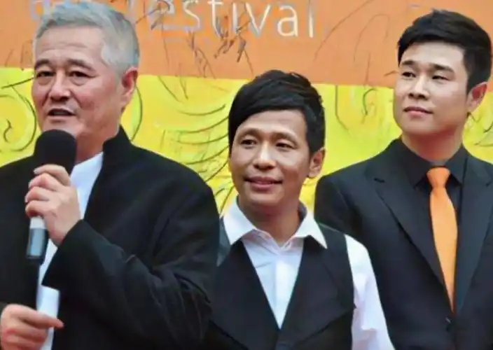 12年了宋小宝成名后抛弃发妻转身娶年轻粉丝如今生活怎样了