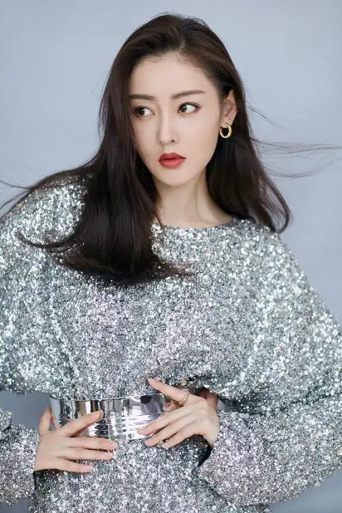 张天爱中文名:张天爱/英文名:crystal/国籍:中国/星座:天蝎座血型:b型