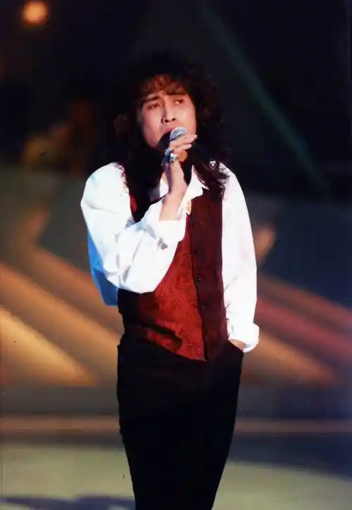 原创好帅齐秦年轻时真会穿衣打扮看完这些照片肖战李现要靠边站