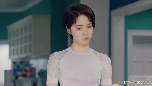 原创《爱情公寓5》吕子乔剃光头是假的,张伟又是如何处理的?