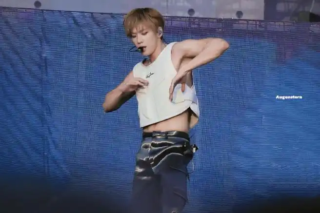 余景天tony超话  240602   香港waterbomb音乐节90  你创造粉色波光