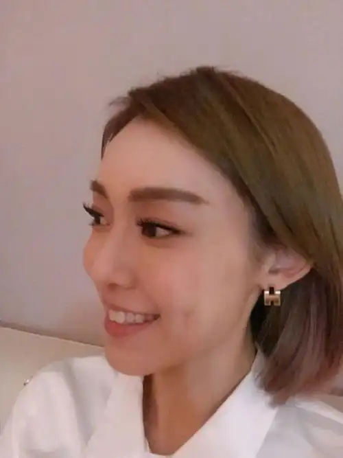 12月2日"范范"范玮琪微博晒出一组自拍美照,并发文写到:"准备好啦!