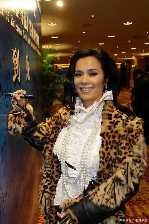 60岁韦唯现状:住纽约豪宅,前夫已离世,3个儿子成她的最大心结