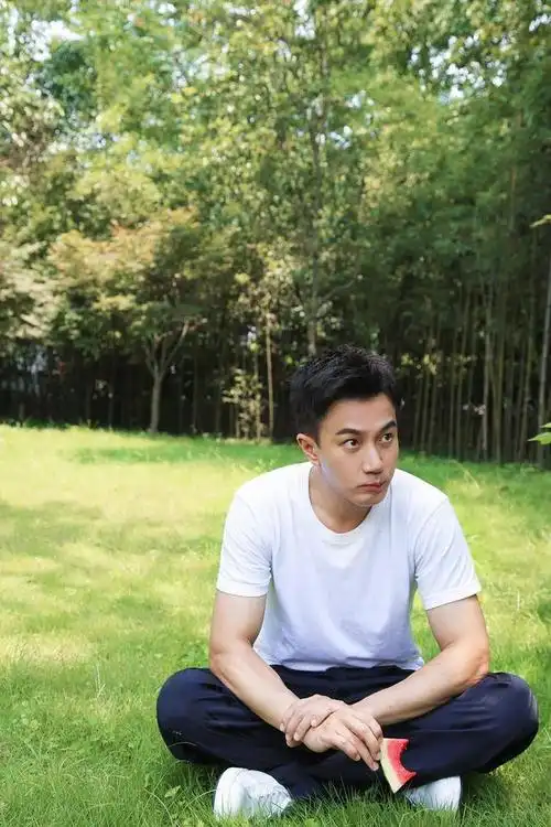 男人过了40岁尽量别穿短袖配短裤推荐刘恺威这5套搭配真帅气