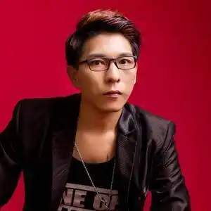 是不是我们爱太累(remix)歌手名 雨泷作词:孜龙作曲:孜龙背靠着背两个