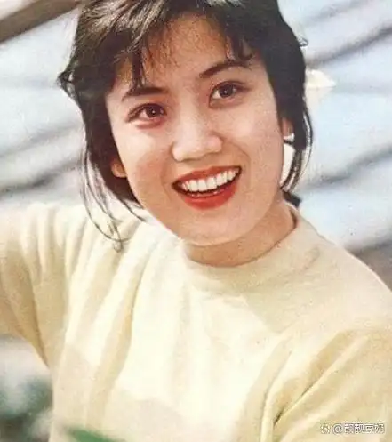 "不老女神"刘晓庆:23岁爆红,却在52岁入狱,如今她仍美艳动人