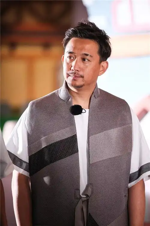 咣当一声黄磊心头一紧剧场新陋习让他痛心疾首