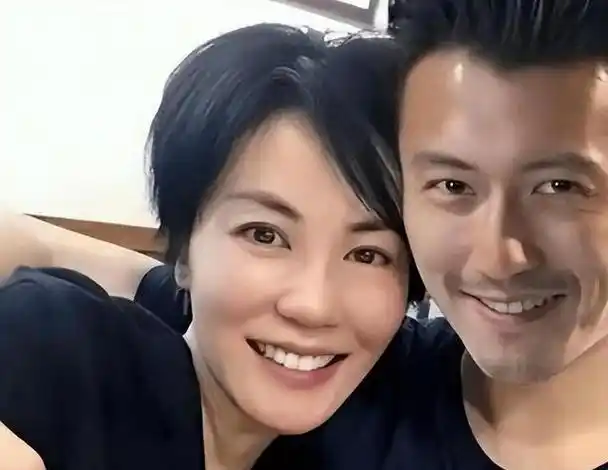 44岁张柏芝又上热搜,网友却吵翻天:这到底是图啥呢