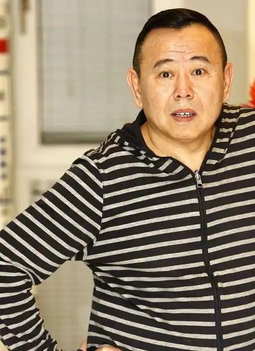 潘长江直言年轻时有12个女子围着我转,身高都不矮,最高的有1.