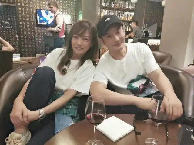 黄晓明赵薇同框是怎么回事黄晓明和赵薇什么关系俩人合照曝光