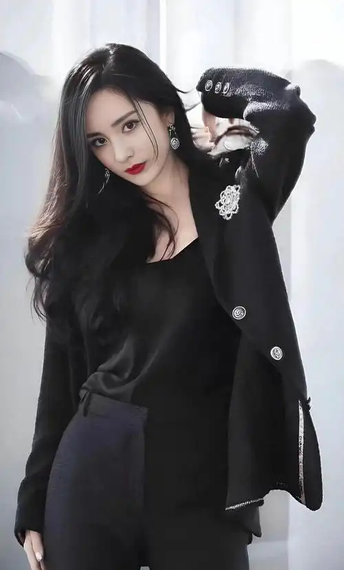 杨幂逆天大长腿真漂亮!|侵权_网易订阅