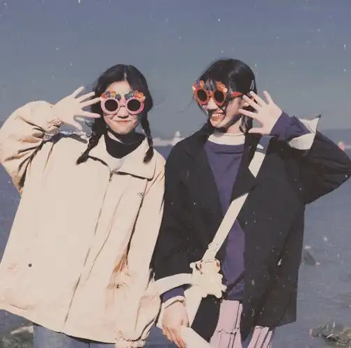 森系闺蜜头像期望到我满脸褶子陪在我身边的依旧是你