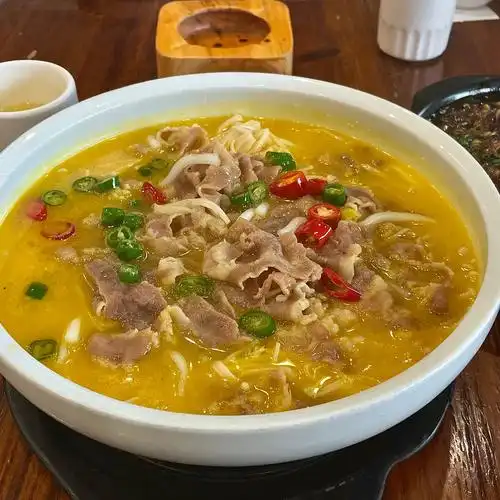 酸汤肥牛.香喷喷热乎乎吼吼吼吃!🤤