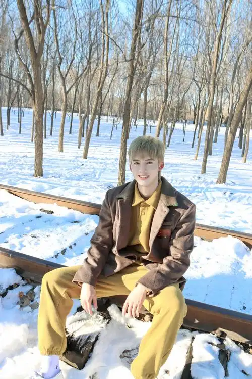 邓超元近照曝光冰雪大片仙气满满