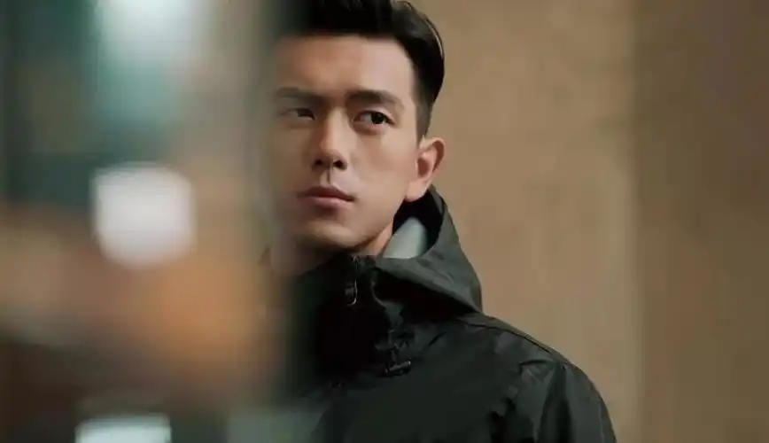 李现:他越爱你,越不理你._韩商言