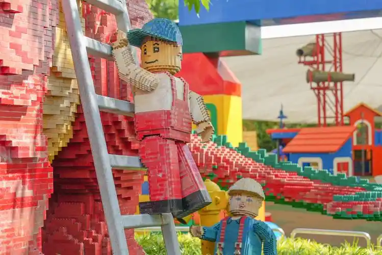 探秘亚洲首个乐高主题乐园,详尽攻略分享七大主题区玩法