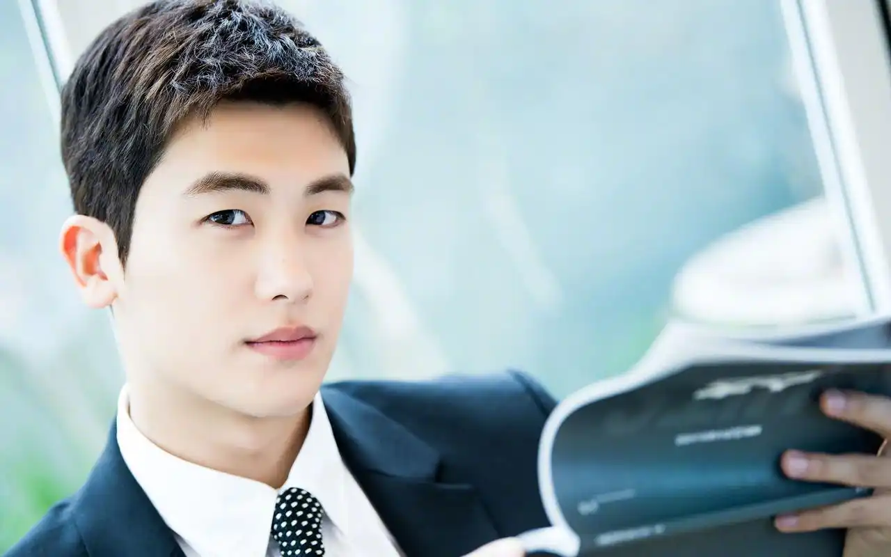 韩剧《suits》朴炯植帅气图片桌面壁纸