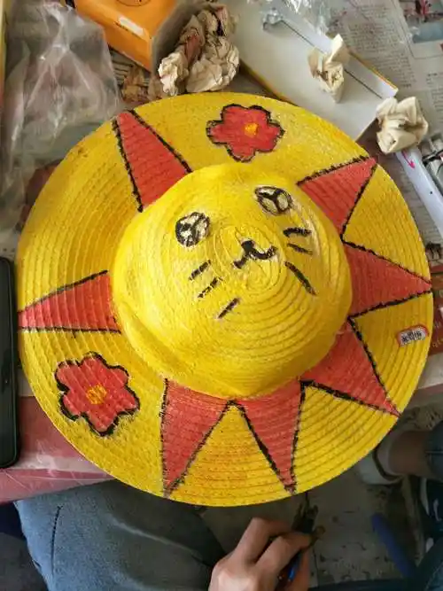 "放飞自我,放飞梦想"庆"五一"亲子彩绘活动花絮(四)--大二班草帽彩绘