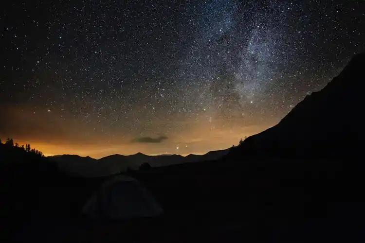 繁星灿烂的夜空4096x2304分辨率查看