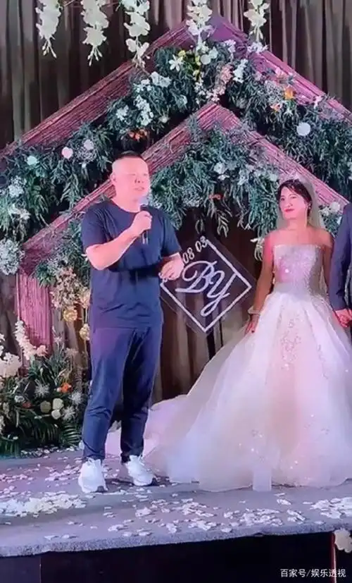 岳云鹏参加姐姐婚礼并致辞,紧张失言"我也没结过什么婚"引大笑