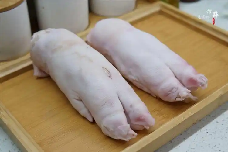 小知识:猪脚前腿好还是后腿好吃(猪脚前腿和后腿有什么区别)-图1