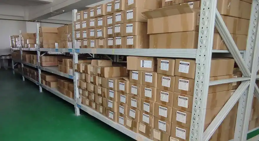 圣元包装仓库一角