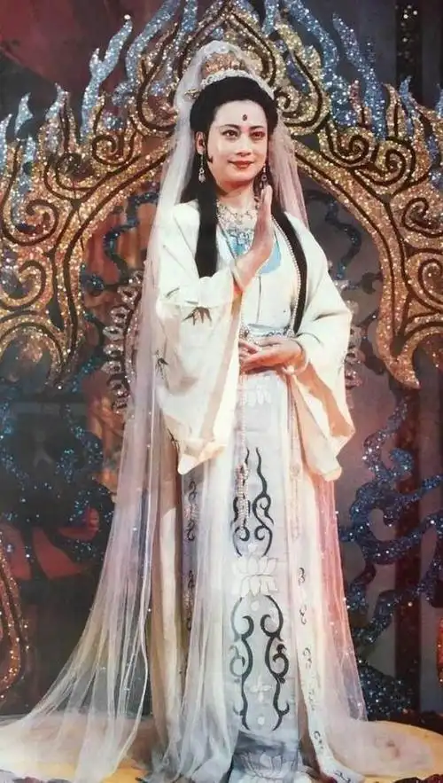 成佛后,唐僧和孙悟空地位反超观音菩萨?看菩萨顶上的小人是谁