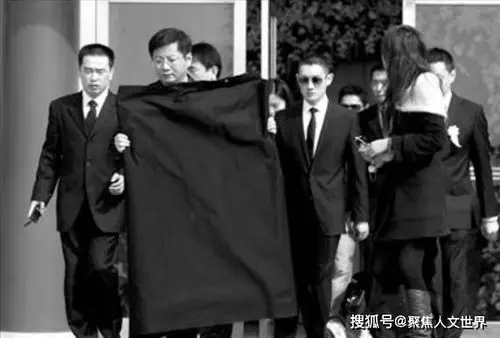 赵薇掌掴竹联帮傅豪,汪雨出手相救遭群殴,汪雨因面子又掌掴赵薇