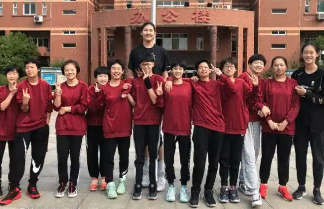奥运金牌不是奢望中国女篮收获2米27神童才14岁比姚明还高1cm
