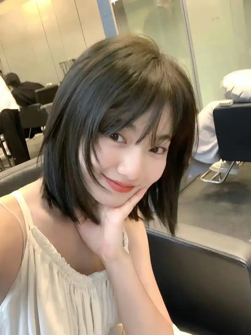 真够后悔没早剪不显成熟而又轻盈的锁骨发光适合圆脸方脸 - 抖音