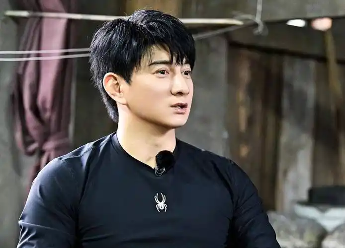 据悉,吴奇隆出生于1970年,两天后将迎来自己的52岁生日.