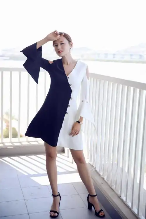 叶一茜真不一般身穿拼接色连衣裙大秀大长腿气质高级又洋气