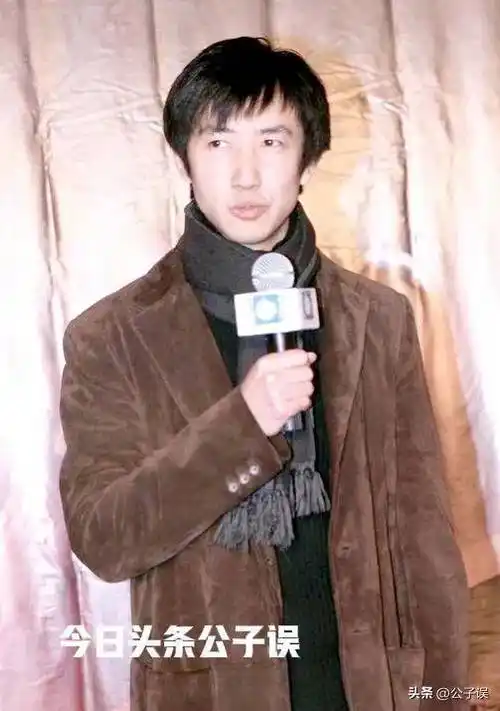 大姐可能分手的消息满天飞,为了证明自己没有分手,大姐晒出了结婚证的