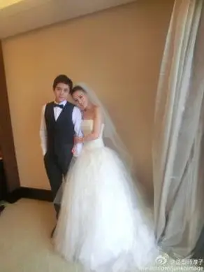 网络红人呛口小辣椒和hit5段黄巍结婚