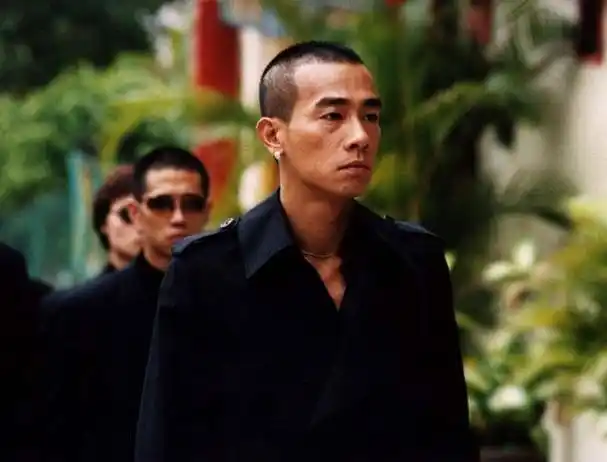 陈小春绝对是一代人心中的偶像,因为他饰演的山鸡,非常的讲义气,大家