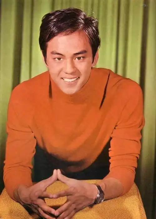 连后来曾志伟都说:"四条龙,我最认狄龙,成龙我都不怕".