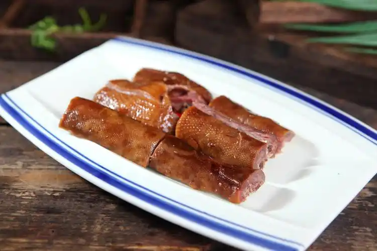 想吃鹅脖却没地方卖?赶紧去猪元掌解解馋