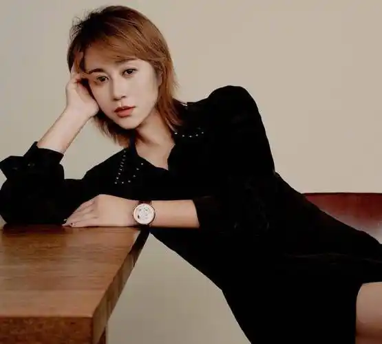 短发配黑裙霸气又时尚,职场精英范儿十足_沈腾_网友_送祝福