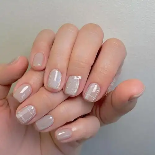 ins美甲短指甲的blingbling