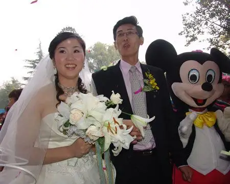 组图:女排黄金一代蜕变 张萍变领队赵蕊蕊写书