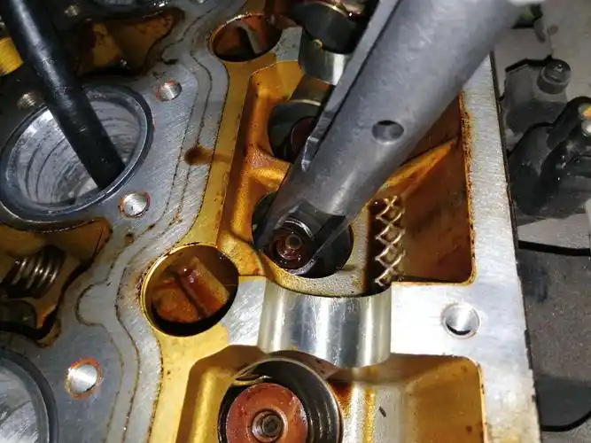 北京沃尔沃维修烧机油免拆缸更换气门油封尝试