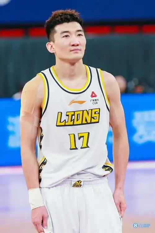 孙铭徽19中5&三分8中1拿到15分8助