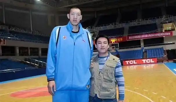 2米36男篮孙明明近况,退役成人生赢家,1米87妻子漂亮,女儿可爱