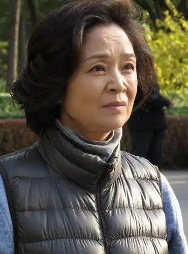 内地十位女戏骨,关东老太因病去世,最后一位是耄耋老人!