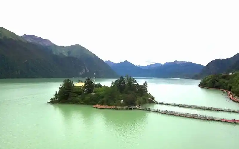 林芝一处秘境湖泊,西藏唯一自然类5a景区--巴松措